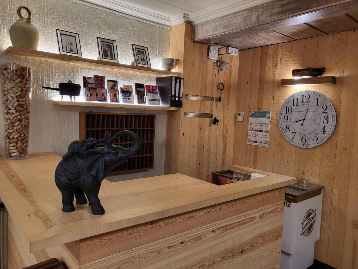 Hostal Torras Sant Hilari Sacalm Esterno foto