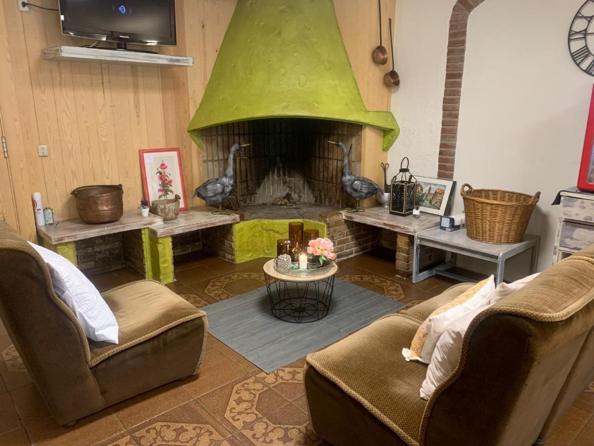 Hostal Torras Sant Hilari Sacalm Esterno foto