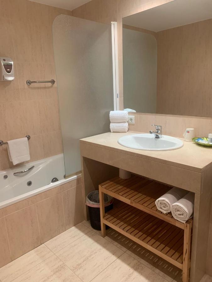 Hostal Torras Sant Hilari Sacalm Esterno foto